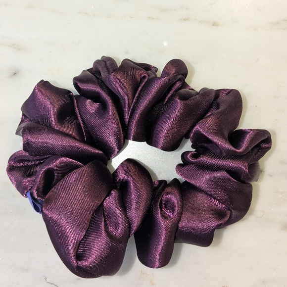 Amiga Mia small purple satin scrunchie hand crafted - Picture 4 of 6